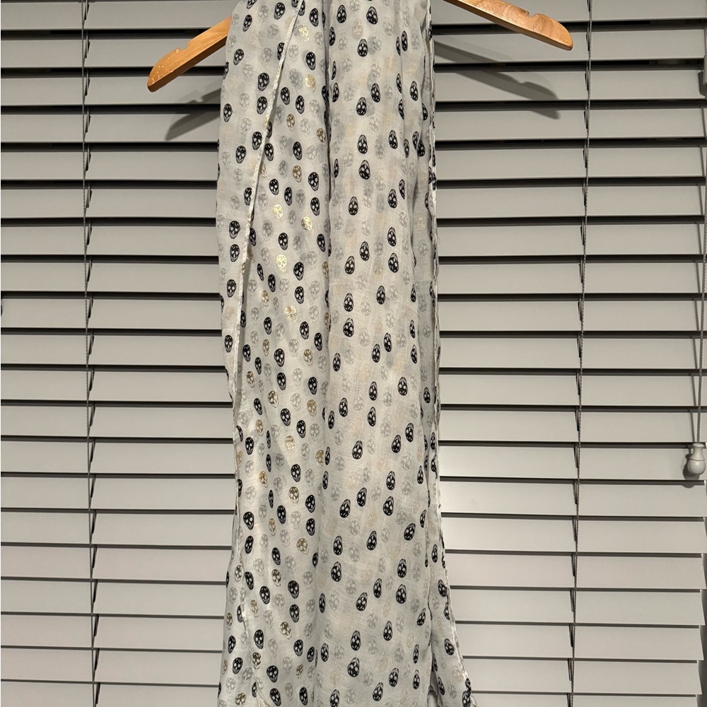 White and Black Skull Pattern Scarf
